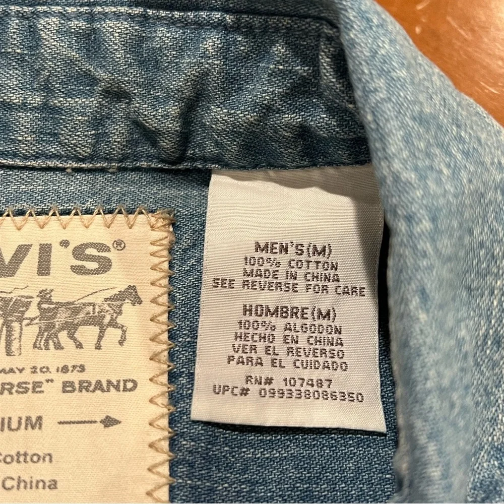 NWT Levi’s Men’s Denim Worker Long-Sleeve Button Down Shirt Light Blue Medium